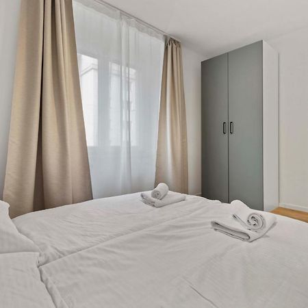 2 Bedroom Apt Steps To Nivy Station Bratislava Exterior foto