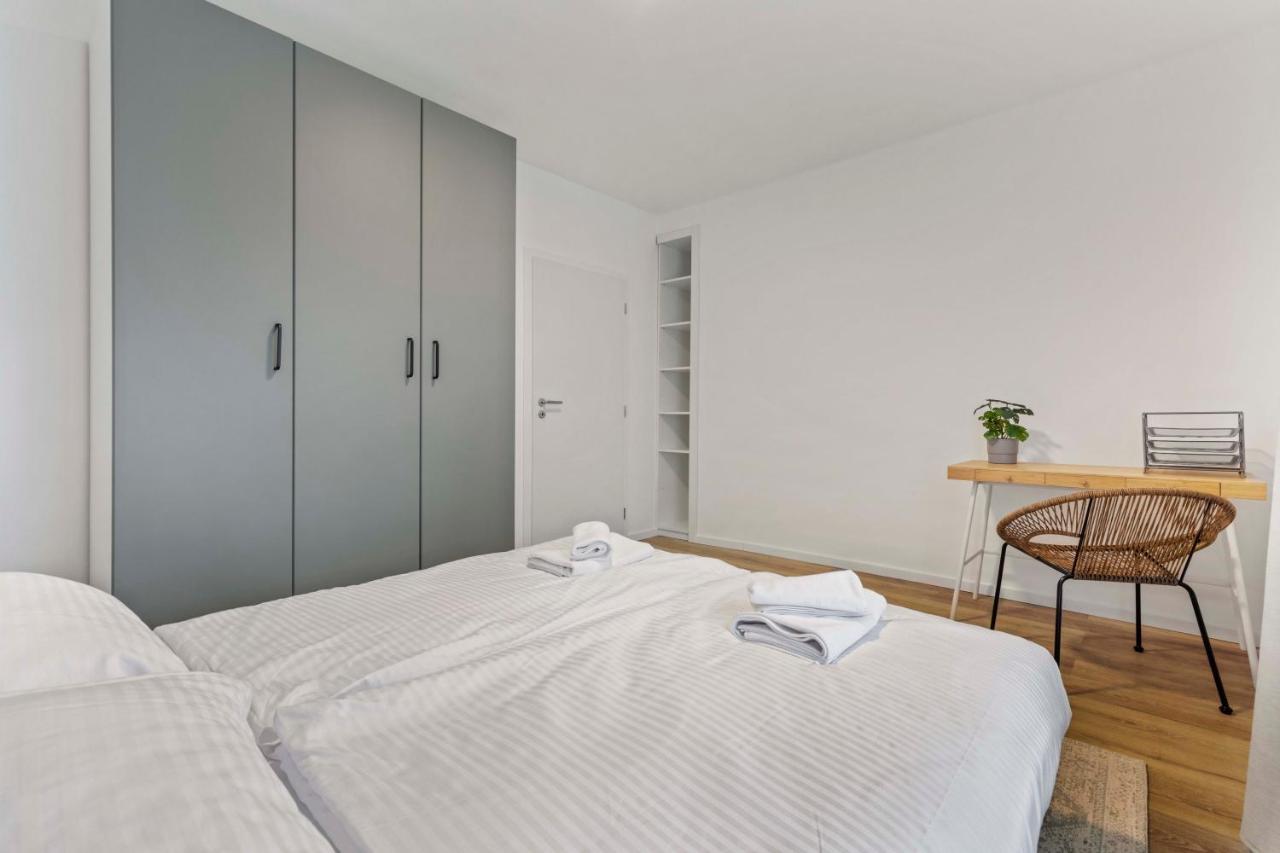 2 Bedroom Apt Steps To Nivy Station Bratislava Exterior foto