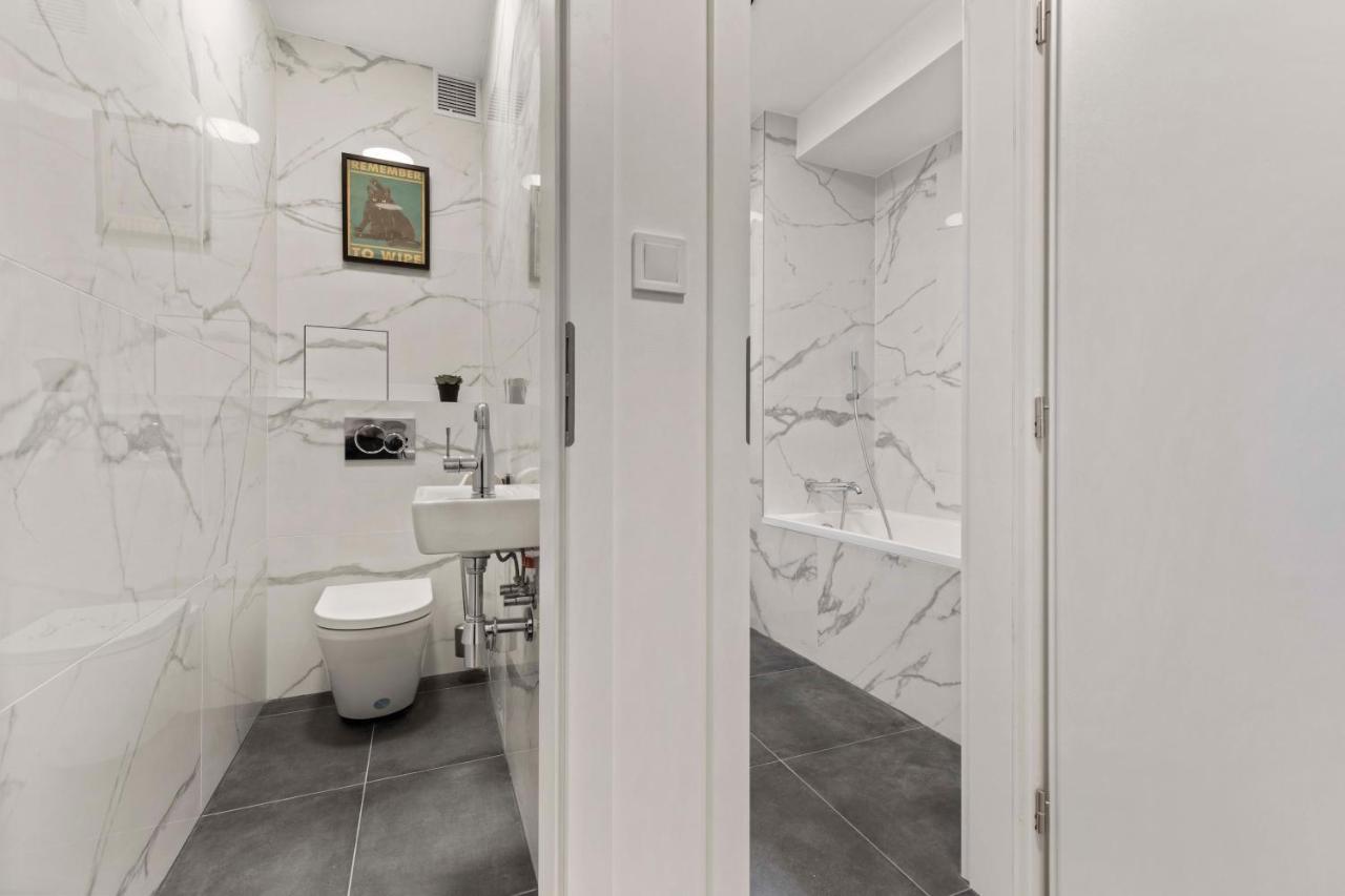2 Bedroom Apt Steps To Nivy Station Bratislava Exterior foto